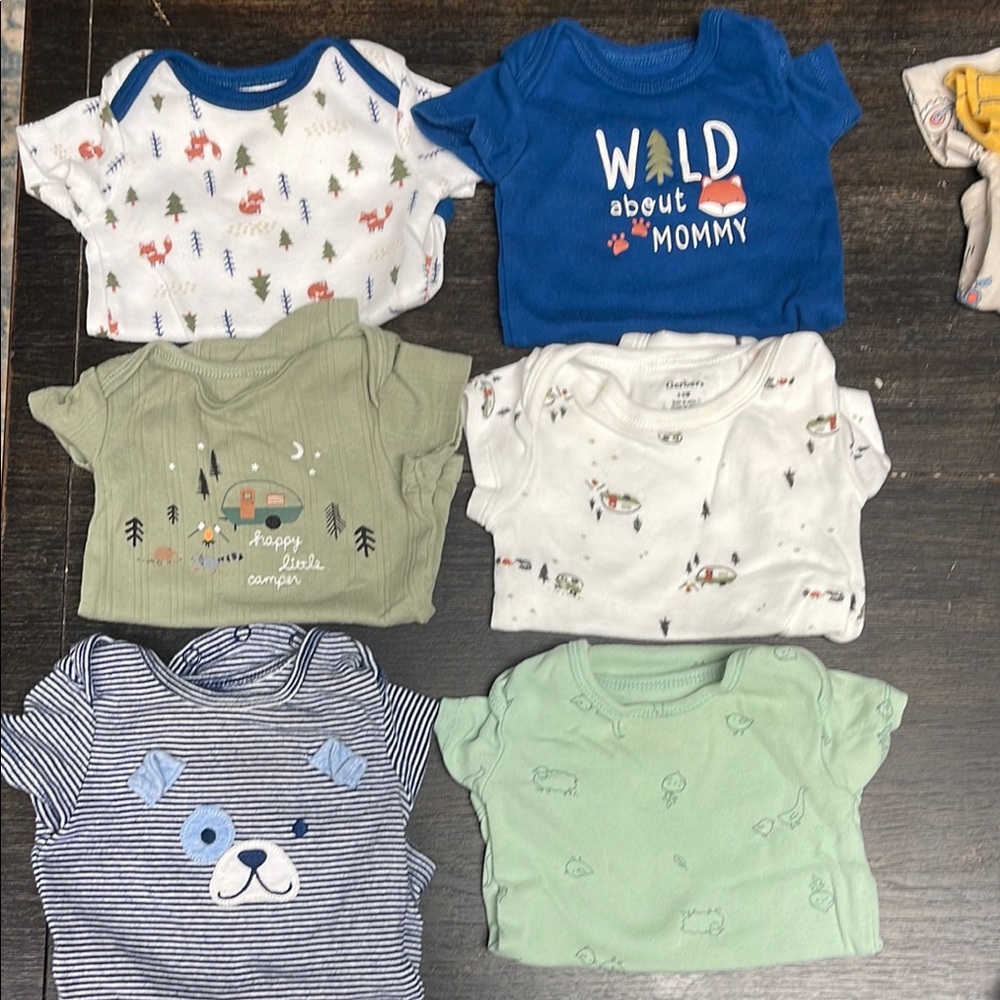 Carter's Kids Short Sleeve onsies - Blue, Green, White